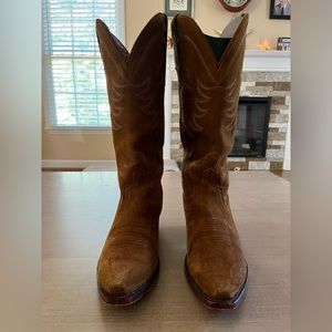 Tecovas Annies Sienna Suede 7.5B. Fit like an 8B. They run 1/2 a size big.